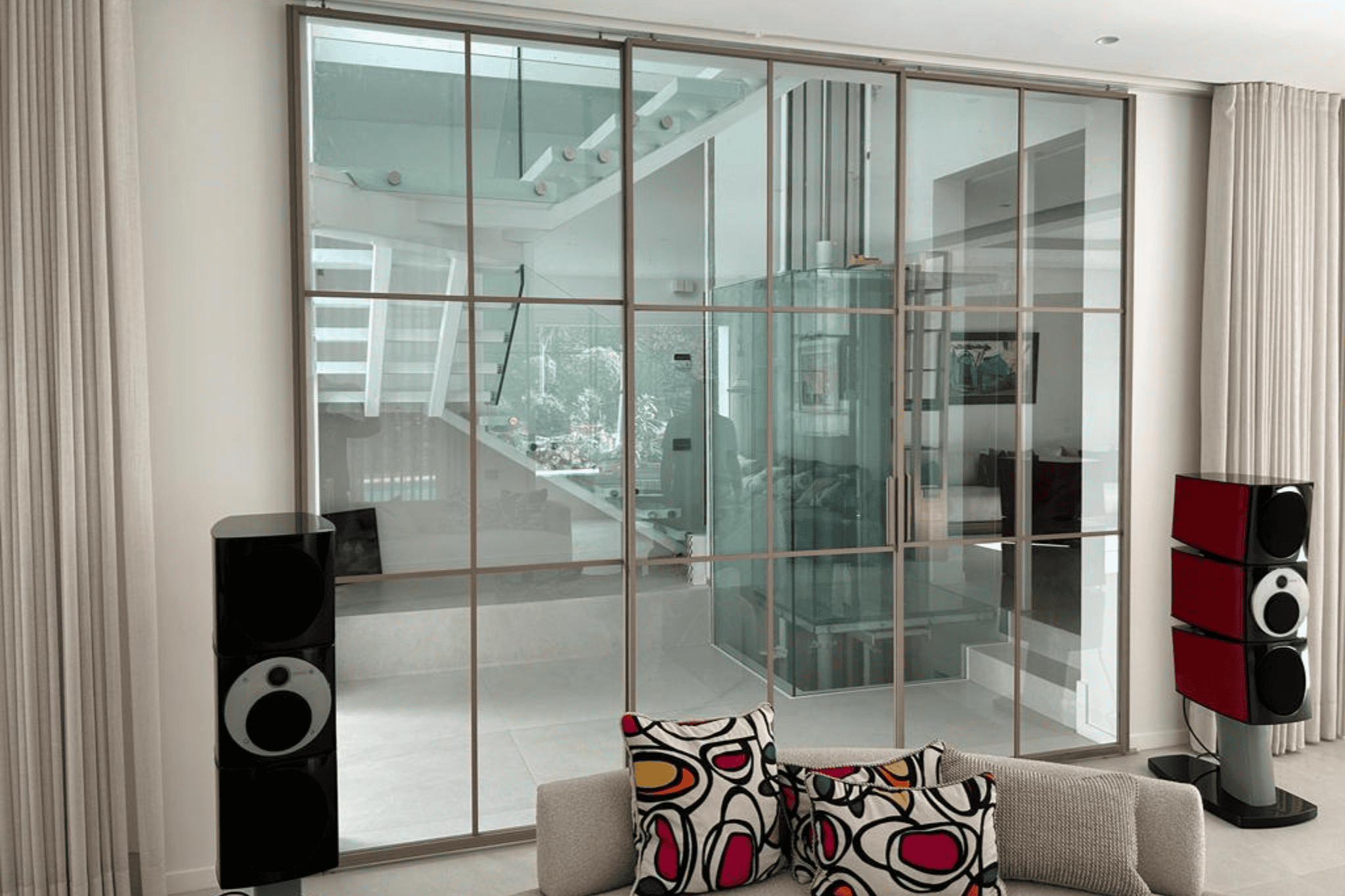 Bien choisir sa verrière HOME pour structurer et valoriser son intérieur