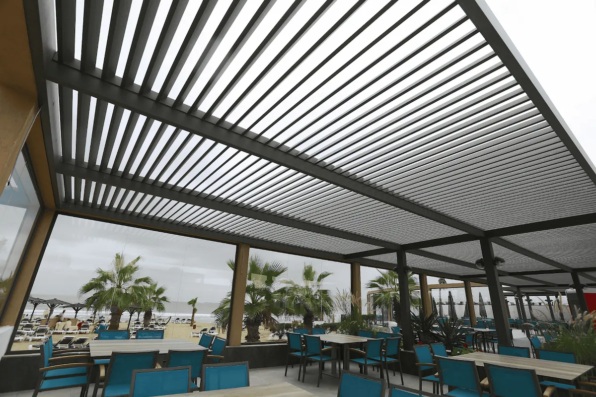 Galerie Pergola SUNWAY à lames fixes