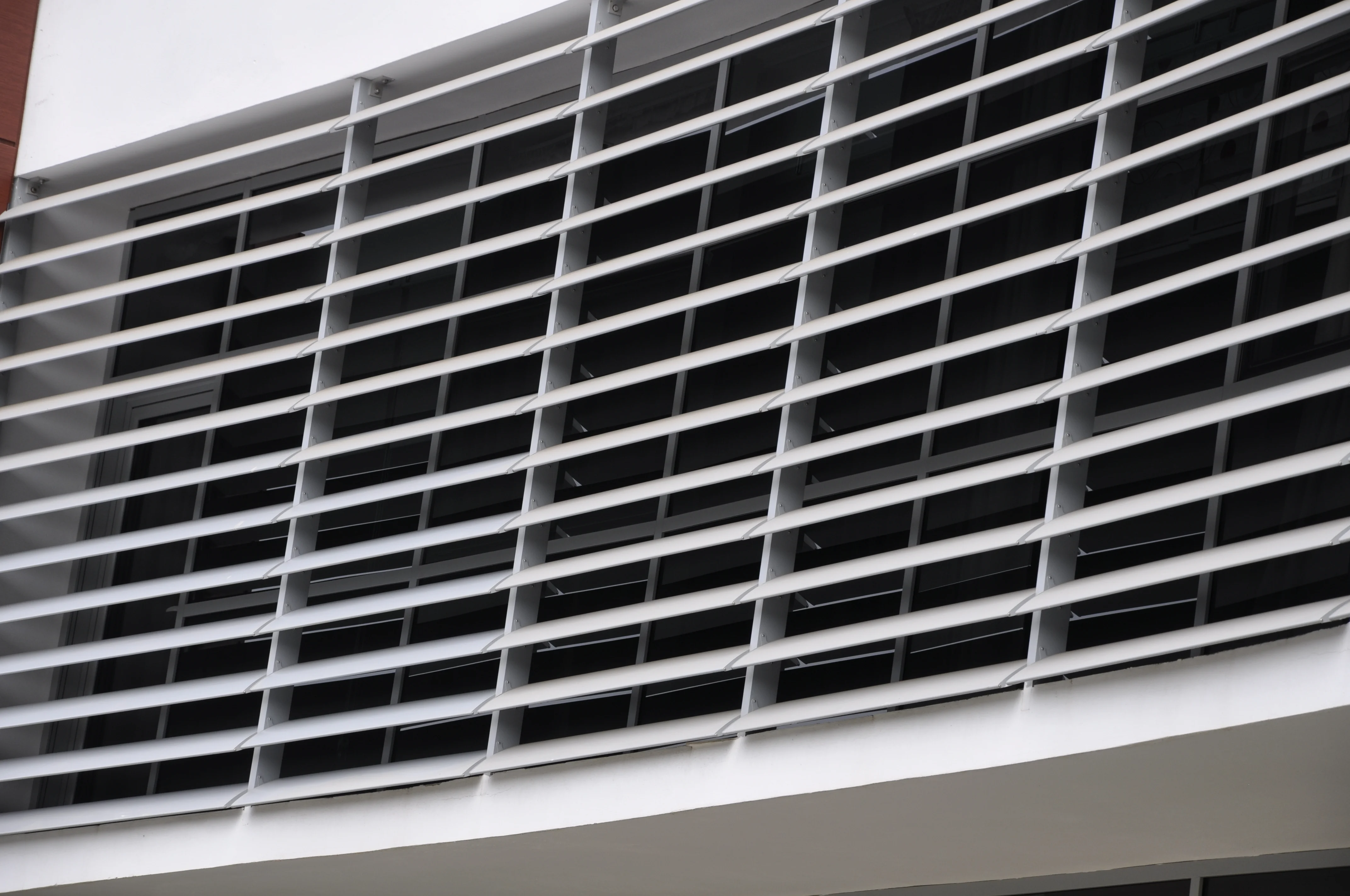 Galerie Brise-soleil BREEZE à lames en ailes d'avion